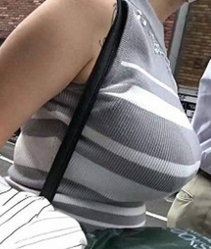 着衣巨乳 街撮り エロ画像 【60】