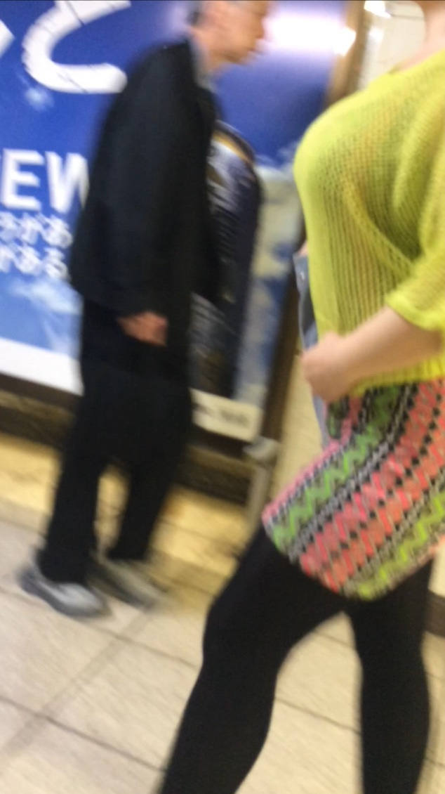 着衣巨乳 街撮り エロ画像 【62】