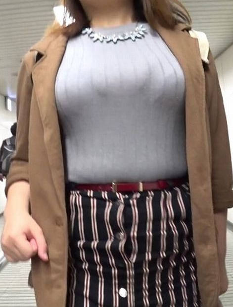着衣巨乳 街撮り エロ画像 【67】