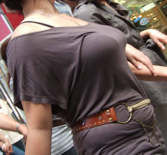 着衣巨乳 街撮り エロ画像 【69】