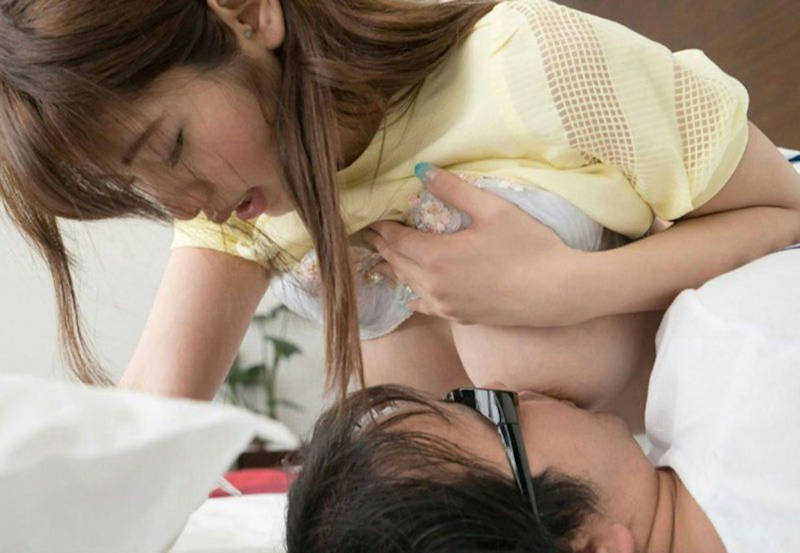 乳首 吸う エロ画像 【4】