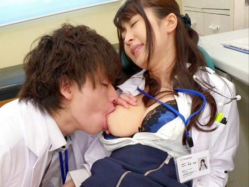 乳首 吸う エロ画像 【27】