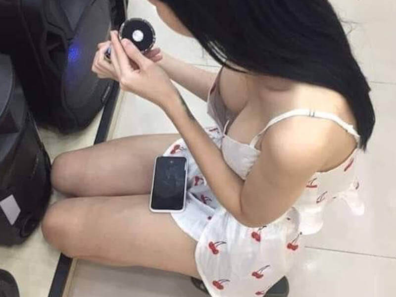 街中で見られる胸チラのエロ画像 