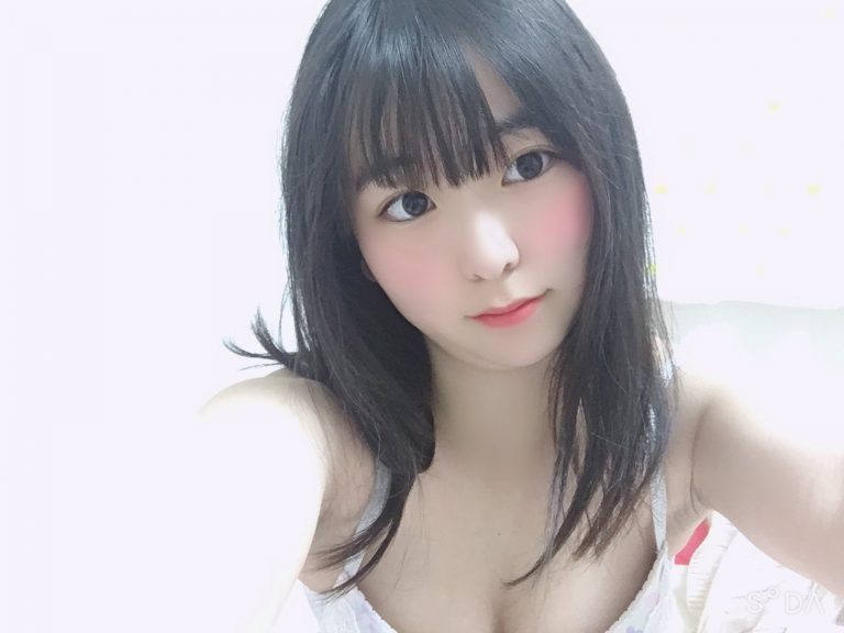 ブラジャー 自撮り エロ画像 【69】
