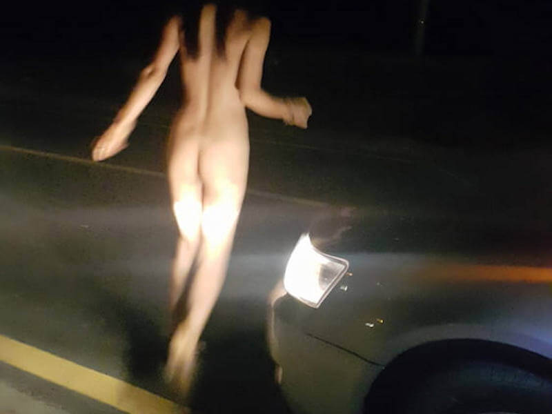 車道は危険！道路野外露出エロ画像 