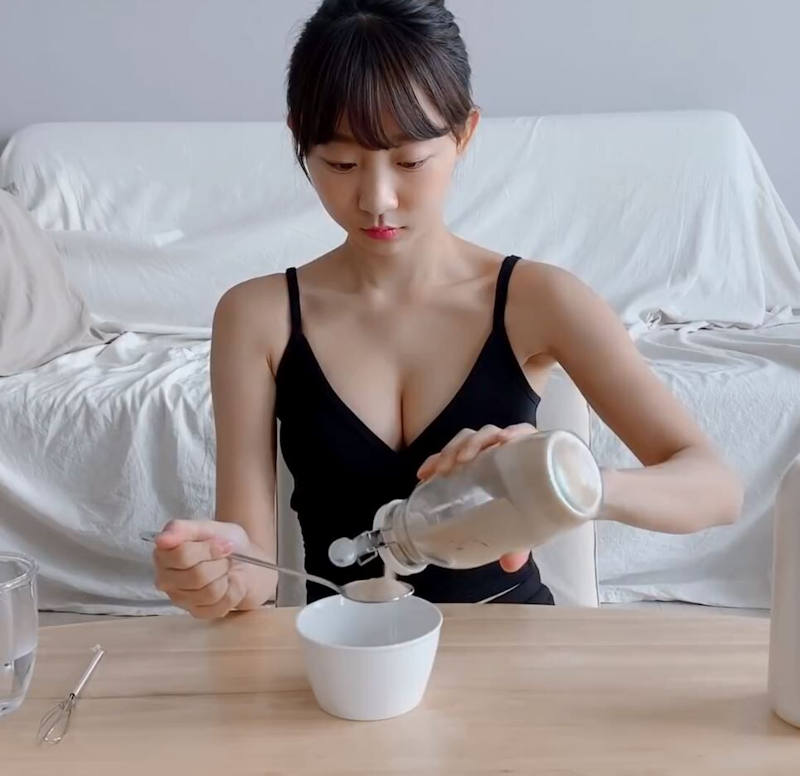 巨乳 谷間 エロ画像 【16】