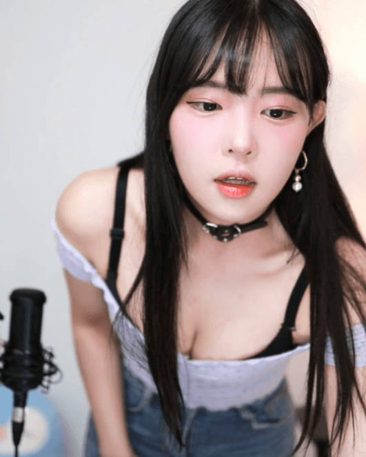 巨乳 谷間 エロ画像 【43】