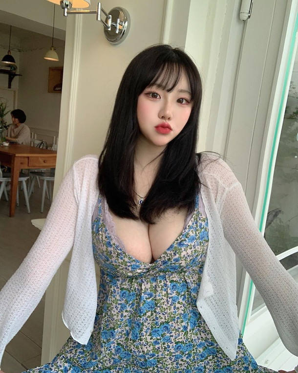 巨乳 谷間 エロ画像 【52】