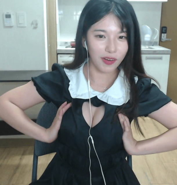 巨乳 谷間 エロ画像 【64】