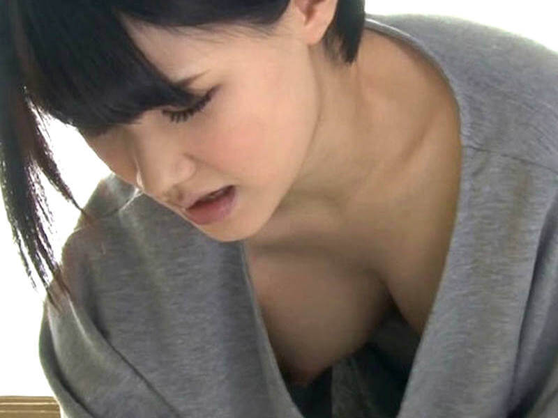 美女がノーブラだったエロ画像