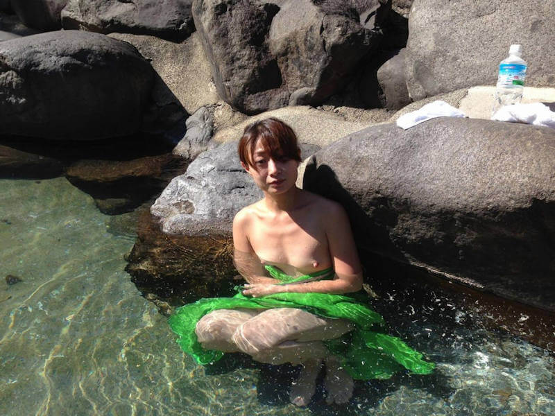 露天風呂で癒す熟女達のエロ画像
