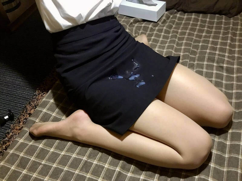 OLのスーツに着衣ぶっかけエロ画像