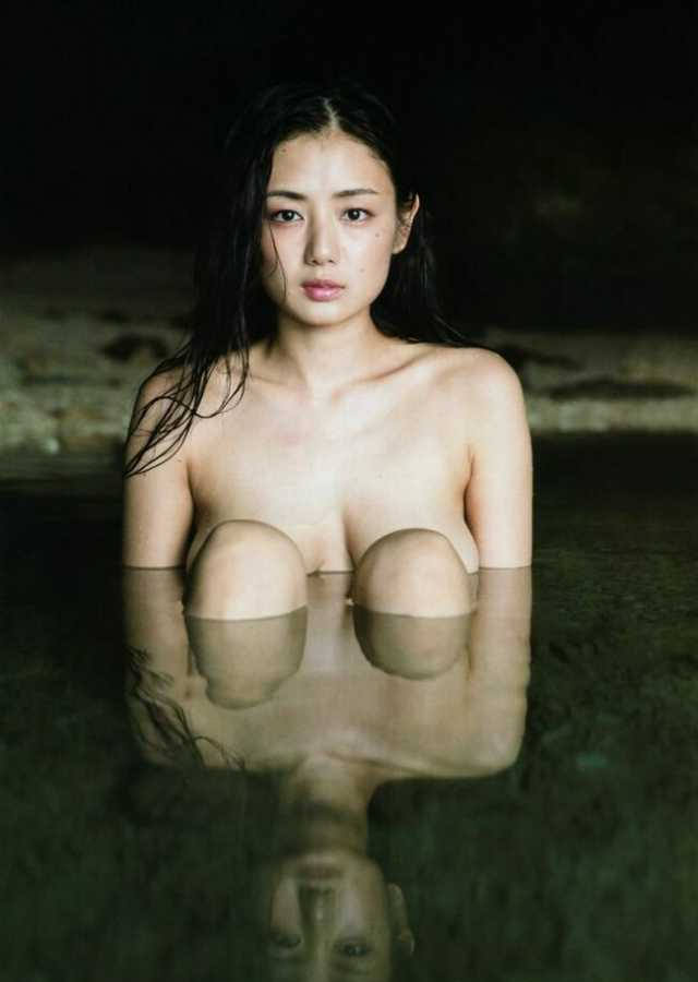見えそうで見えない セミヌード エロ画像 【25】