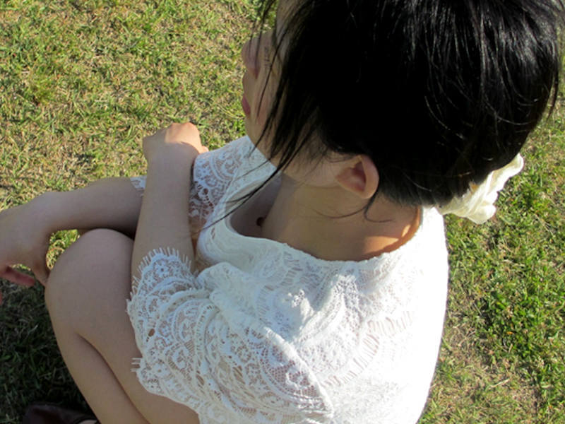 胸チラは貧乳に限るエロ画像
