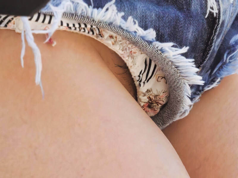 ハミ毛に魅かれるエロ画像