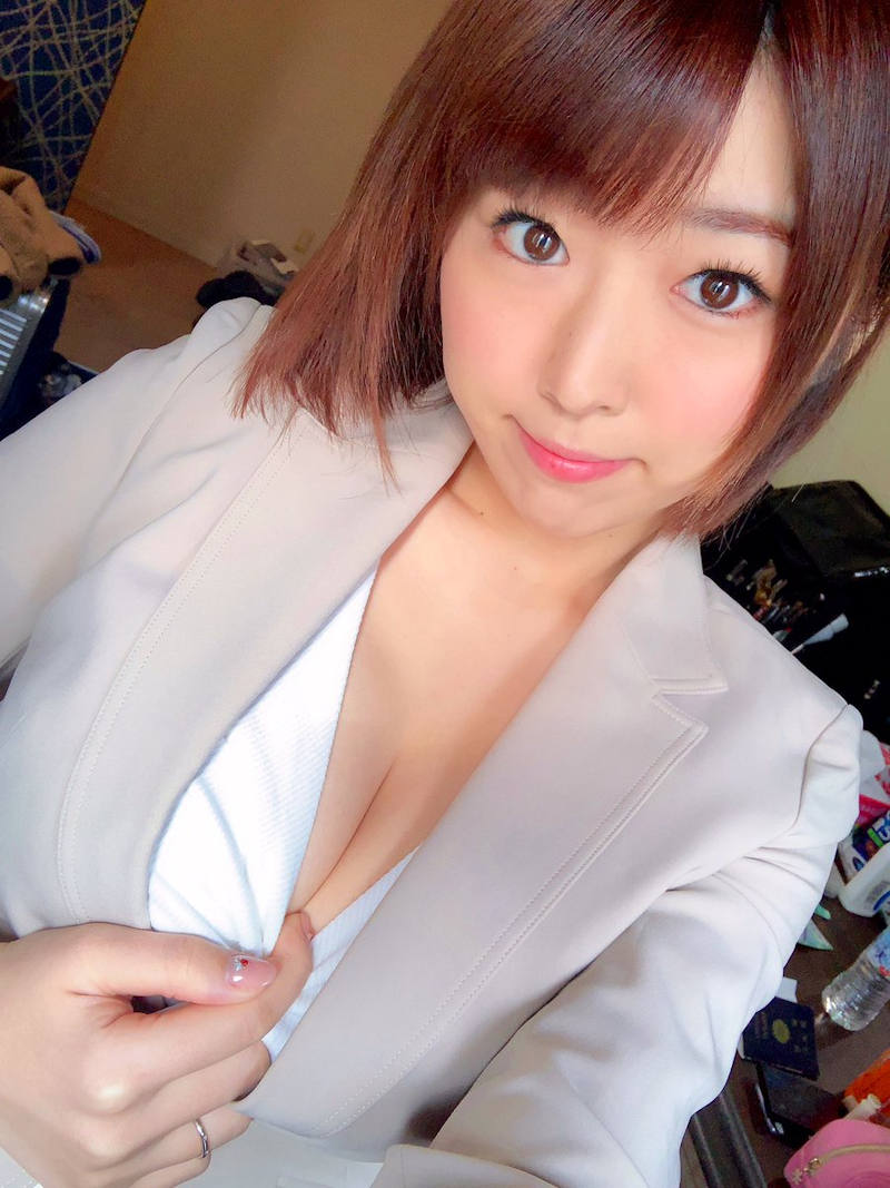 働く女性 巨乳 エロ画像 【59】