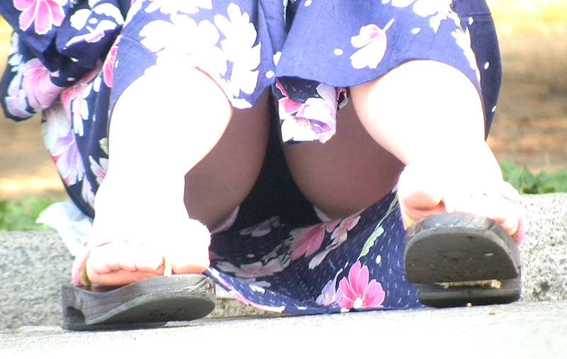 パンチラ 夏 エロ画像 【3】