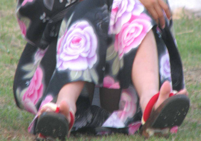 パンチラ 夏 エロ画像 【4】