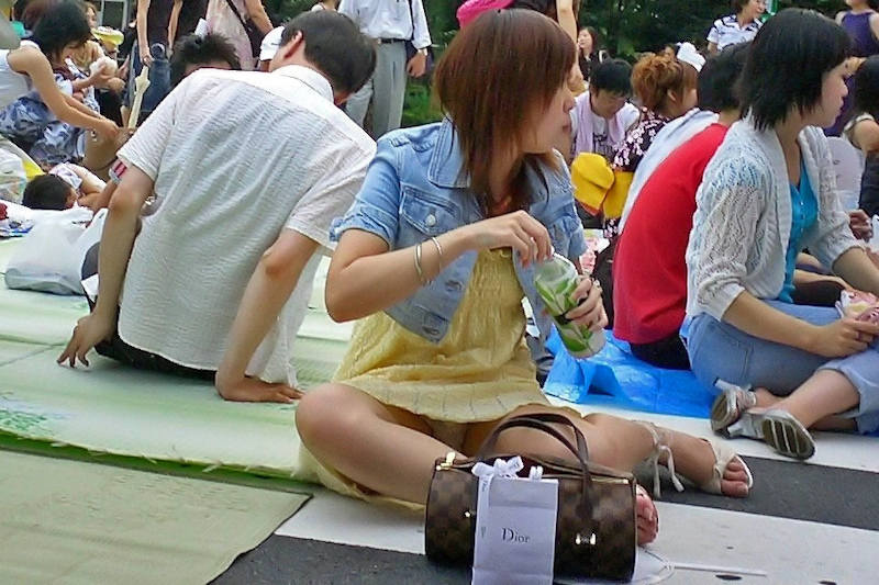 パンチラ 夏 エロ画像 【10】