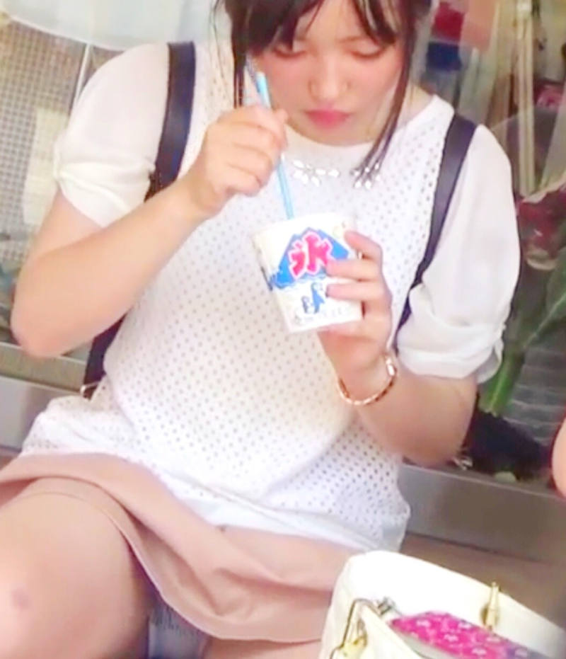 パンチラ 夏 エロ画像 【59】