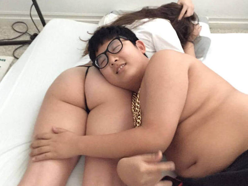 うつ伏せ女子で抜くエロ画像