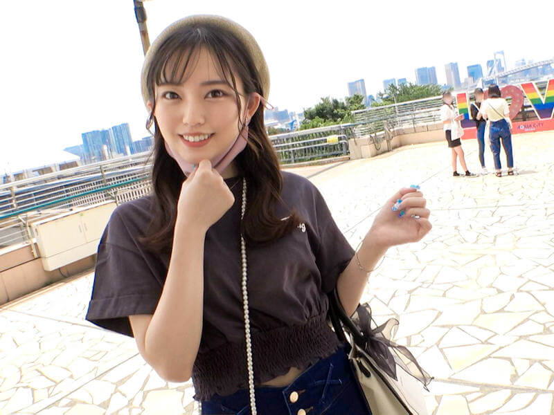 普通っぽくて可愛い貧乳女子大生のAV