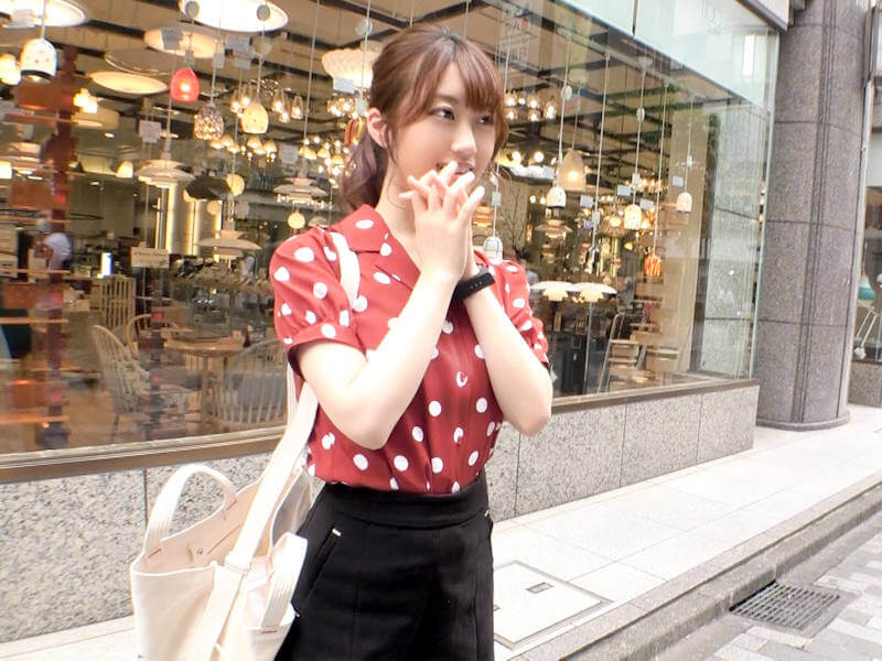 押しに弱い細身なJDのナンパセックスAV