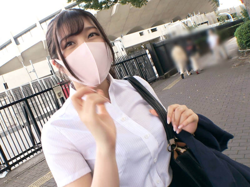 デカ尻OLの着衣にローションぶっかけるAV