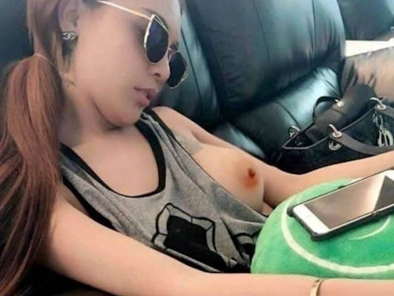 胸がポロリしたエロ画像