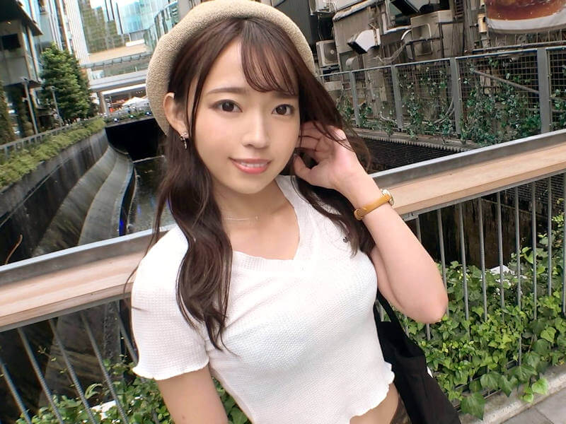 溜まってるスレンダー女子大生がAV出演