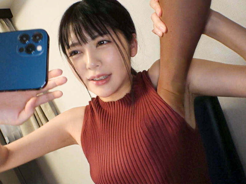 細身の可愛いOLにつきまといイタズラするAV