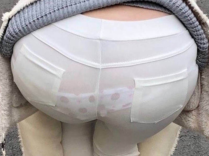 透けパン女子接写のエロ画像