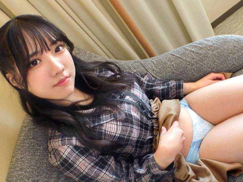 アイドル顔素人にデカチンを挿入する初撮りAV