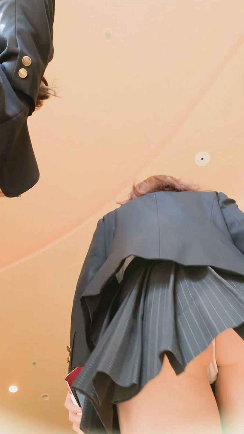JK 逆さ撮り パンチラ エロ画像 【14】