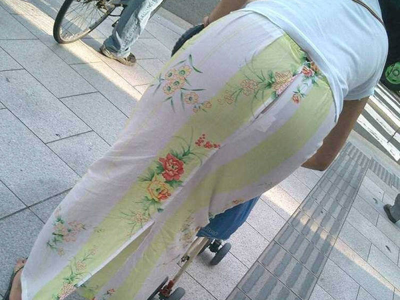 スカート女子お尻目線のエロ画像