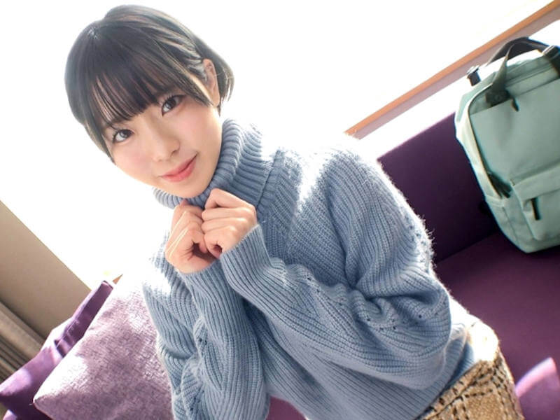 地味顔大学生がピンク乳首の美巨乳だったAV