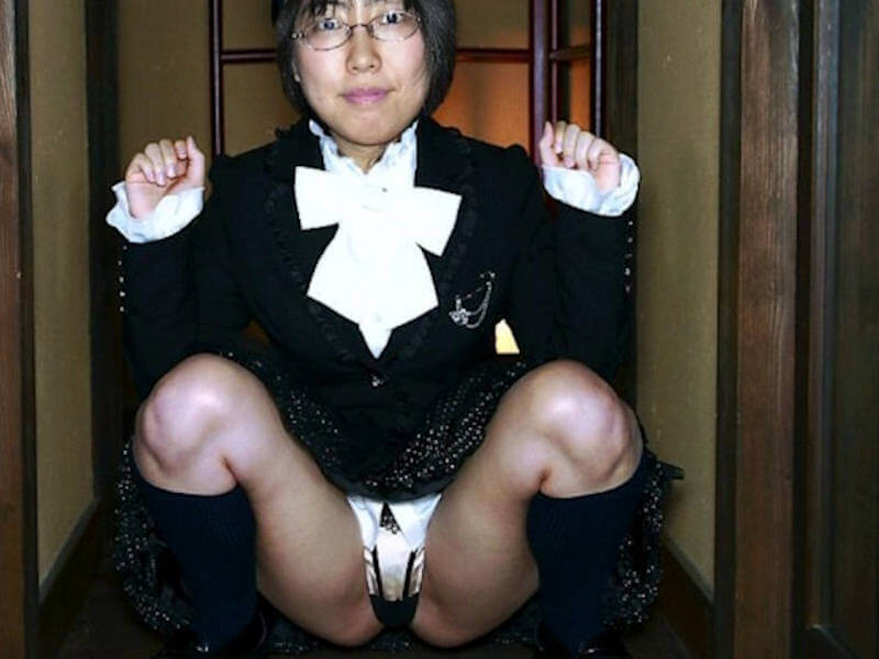 パンチラ人妻のエロ画像