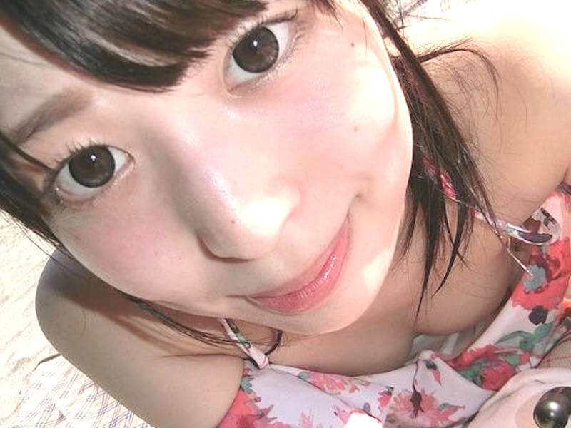 ポロリしてる水着自撮り女子のエロ画像