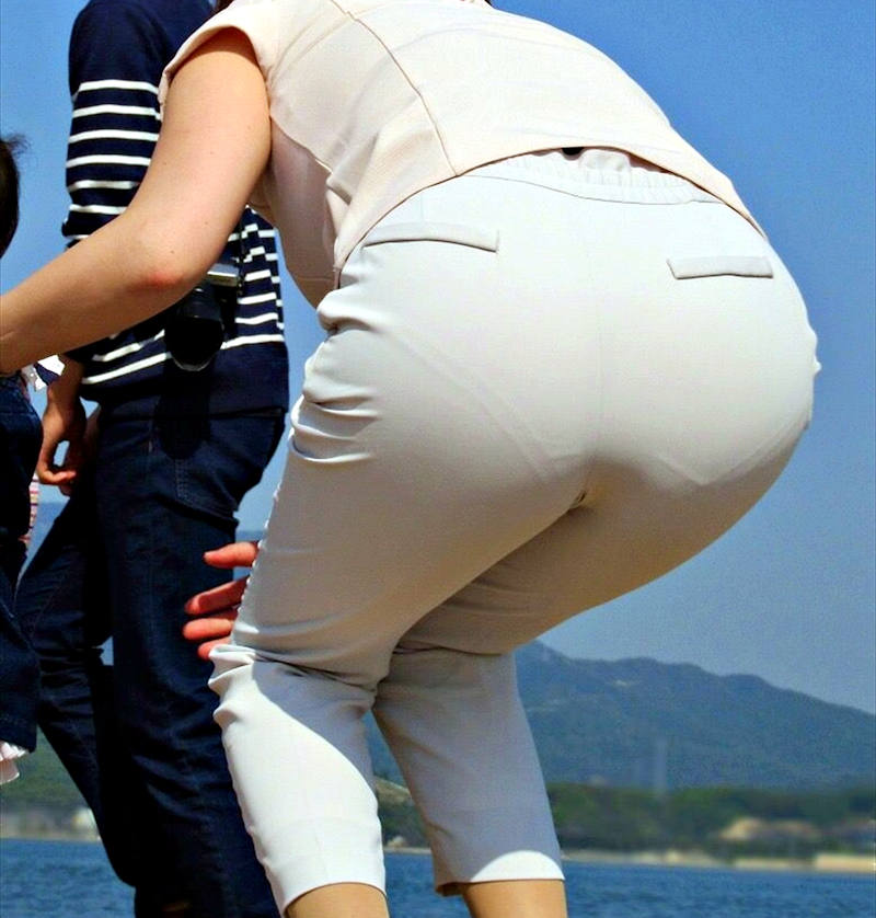 人妻 透けパン エロ画像 【1】
