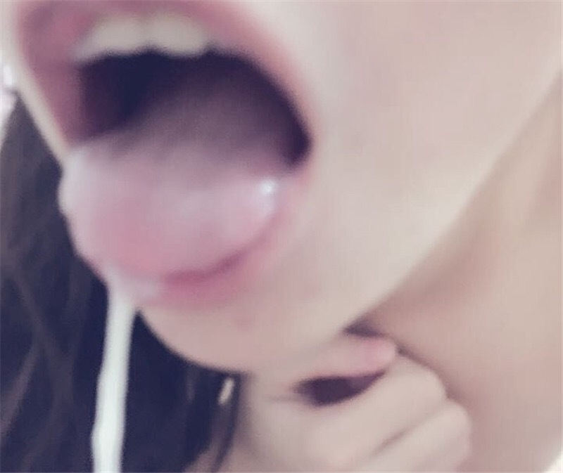 舌出し ぶっかけ エロ画像 【28】