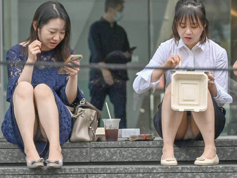 眼福な街中パンチラエロ画像