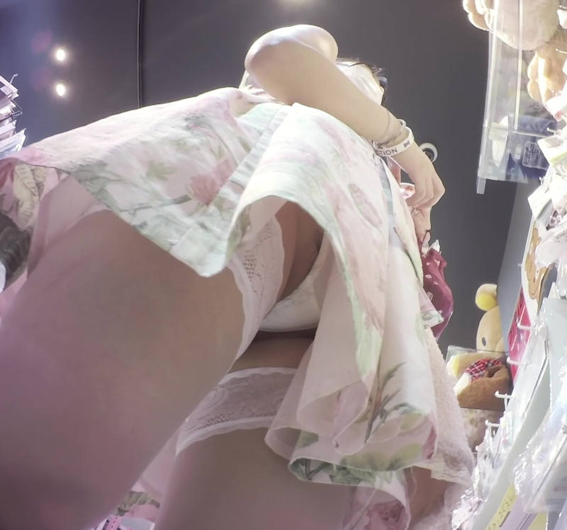 ワンピース パンチラ 逆さ撮り エロ画像 【21】