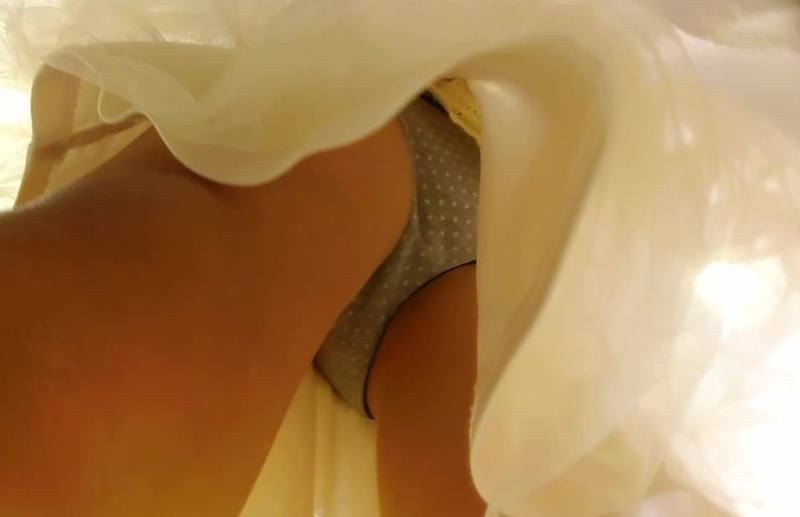 ワンピース パンチラ 逆さ撮り エロ画像 【39】