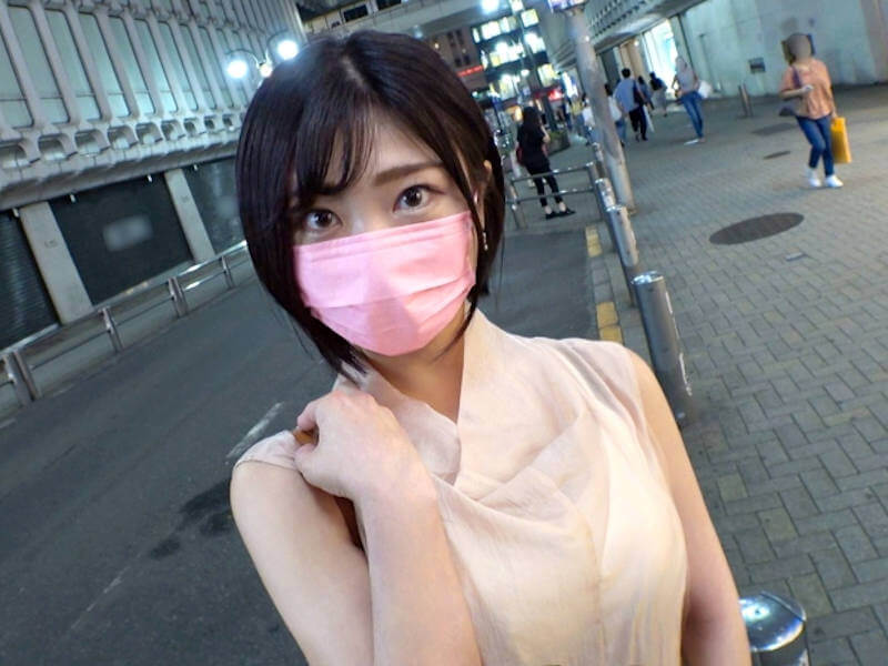 大人しめの黒髪ショートが痴女になる初撮りAV