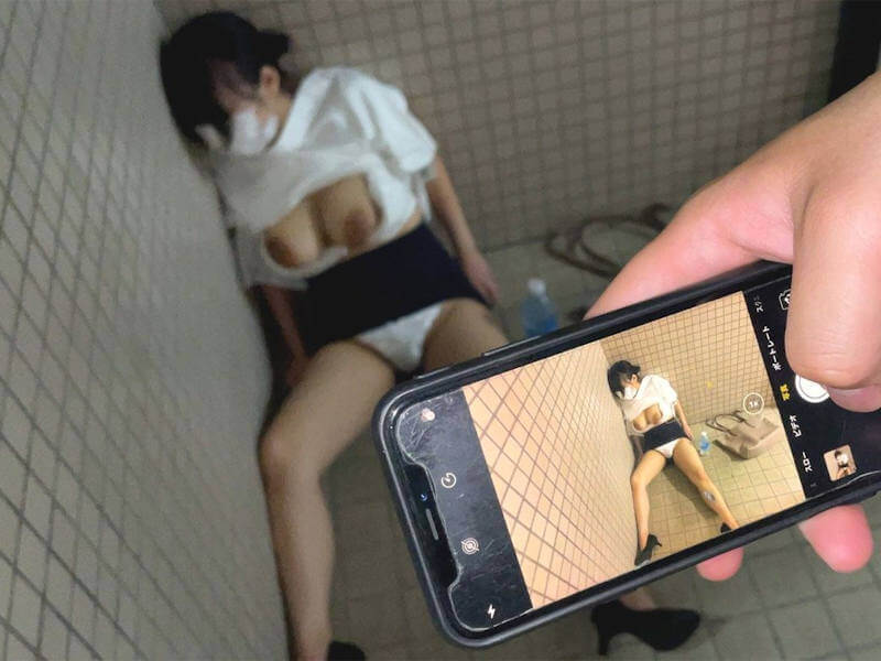 OLが無防備すぎるエロ画像