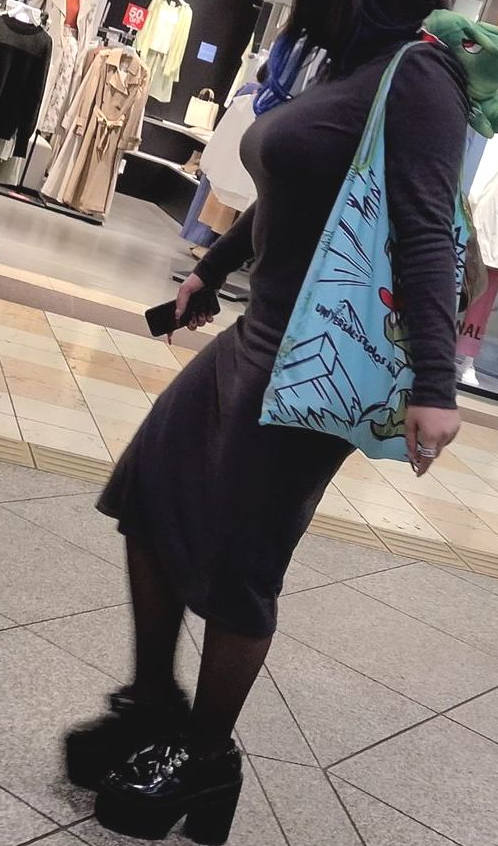 着衣巨乳 エロ画像 【4】