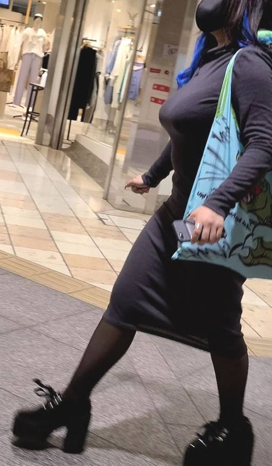着衣巨乳 エロ画像 【5】