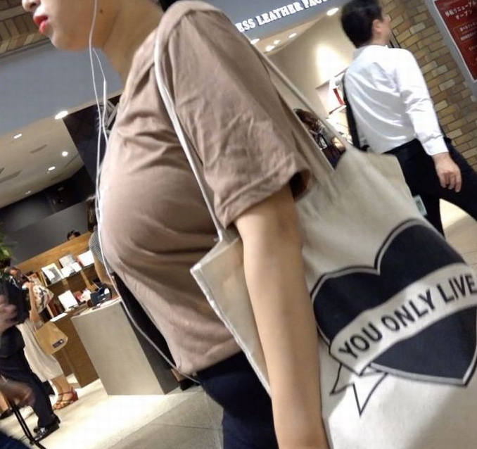 着衣巨乳 エロ画像 【9】