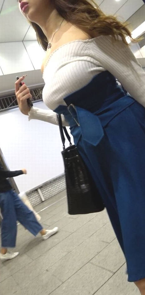 着衣巨乳 エロ画像 【10】
