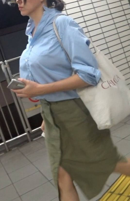着衣巨乳 エロ画像 【12】